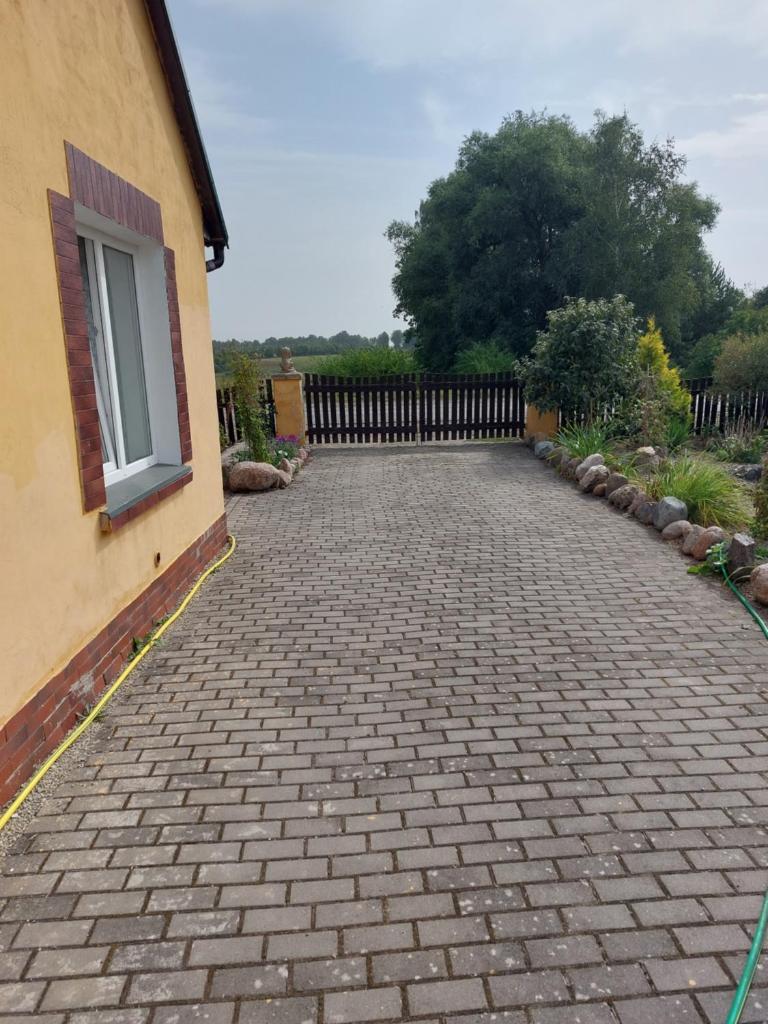 Space for tent or camper, covered parking, shared bathroom and WIFI