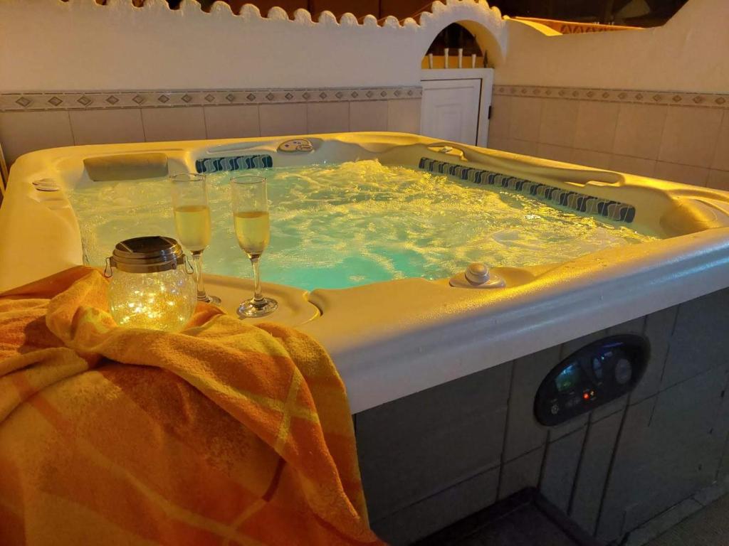 Jacuzzi House Sunflower photo 1