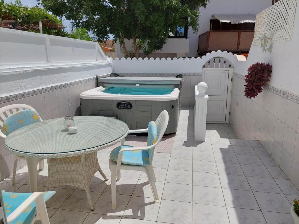 Jacuzzi House Sunflower photo 2