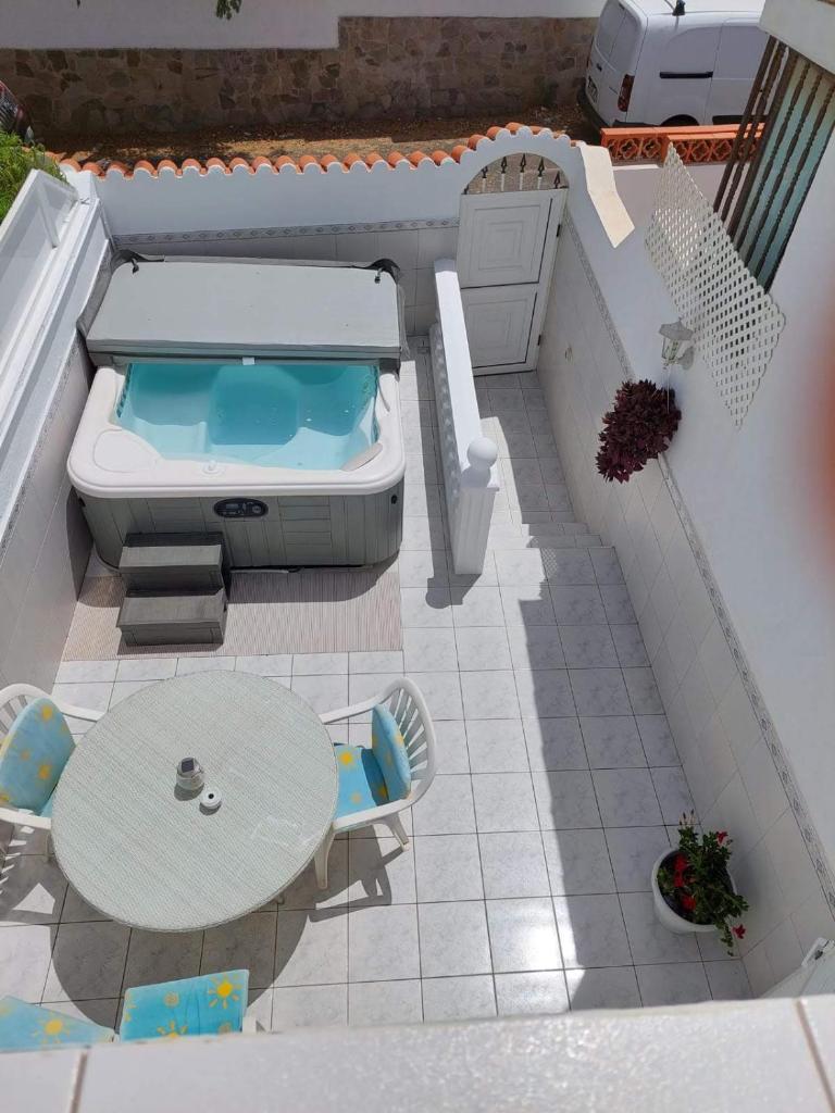 Jacuzzi House Sunflower photo 3