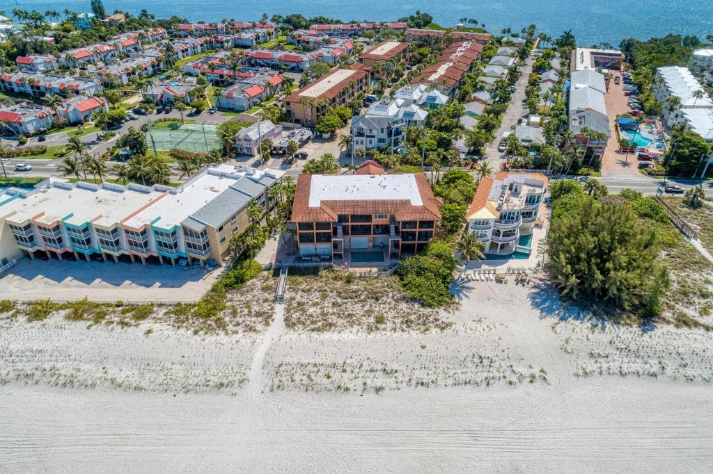 Bradenton Beach Club Bliss-2 Bedroom-2 Bathroom Condo-2 Pools-hottub-private Beach Access image
