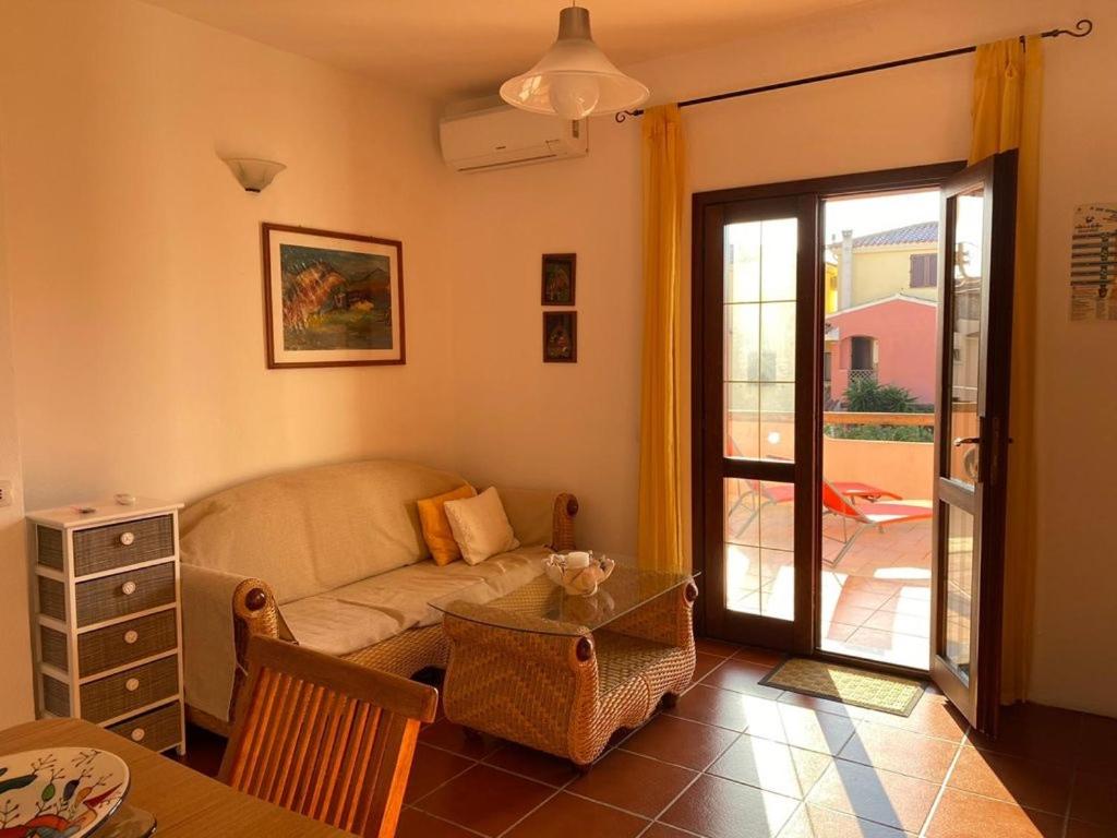 Comfy and bright apartment photo 2