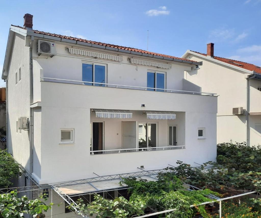 Apartments by the sea Podaca, Makarska - 515 photo 1