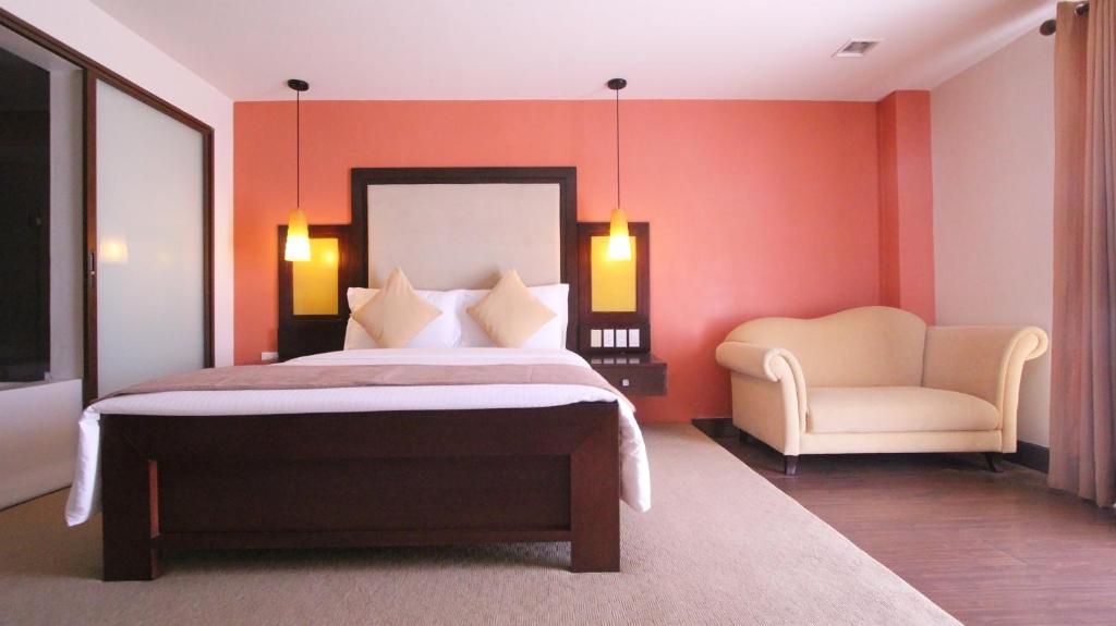 Coron Gateway Hotel & Suites photo 2
