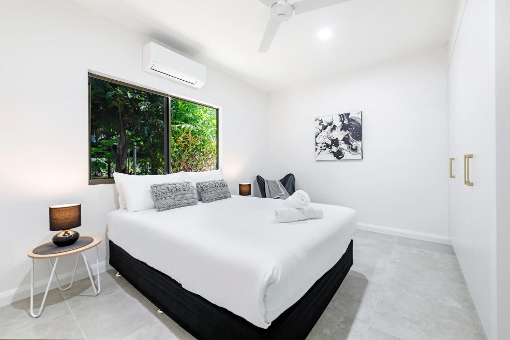 'The White Belle' Poolside Paradise at Fannie Bay photo 4