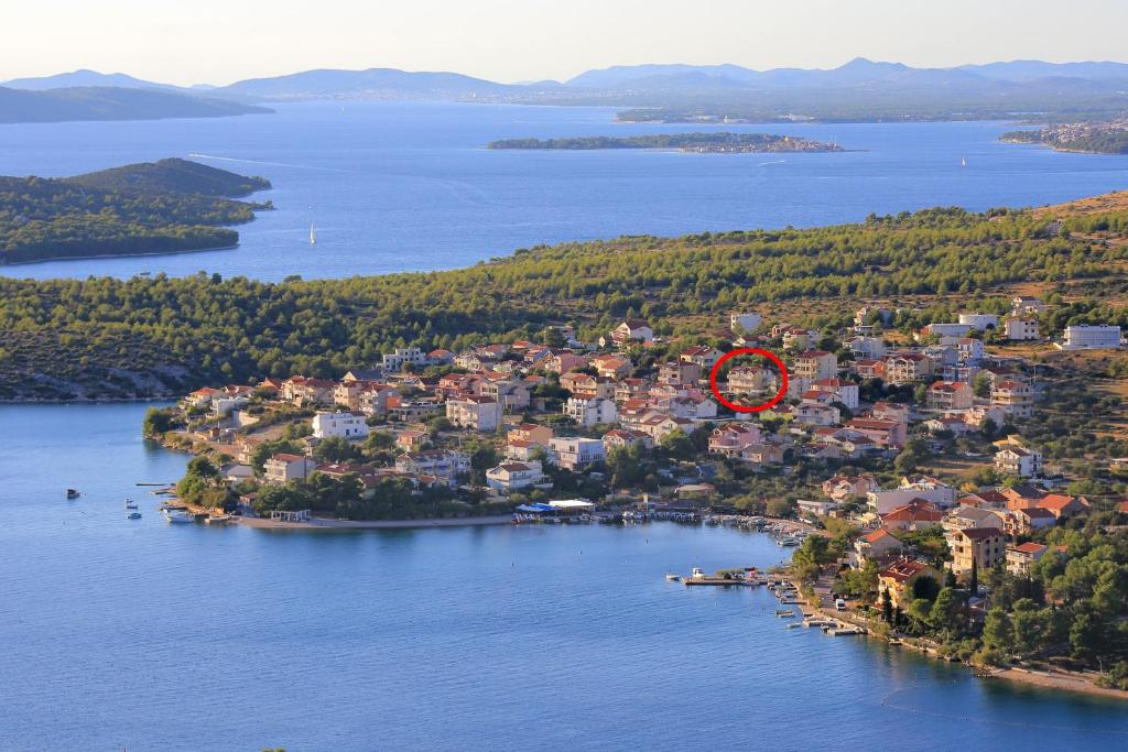 Apartments with a parking space Grebastica, Sibenik - 4882 photo 1