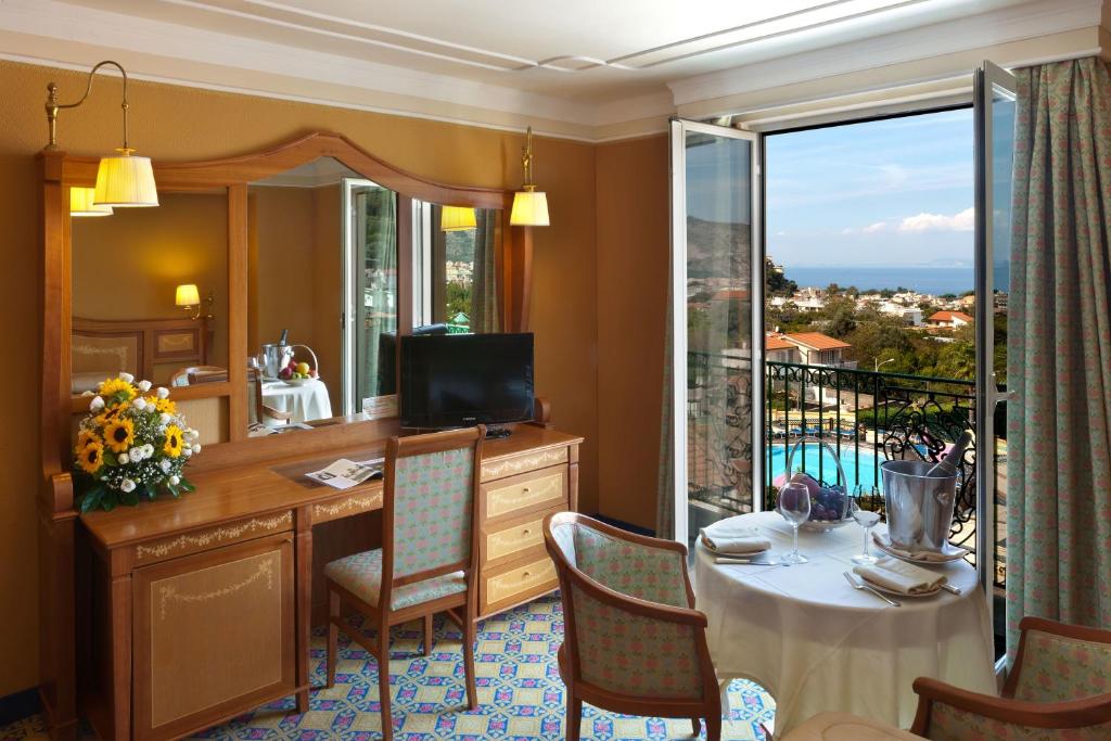 Grand Hotel La Pace - Tap to explore photos