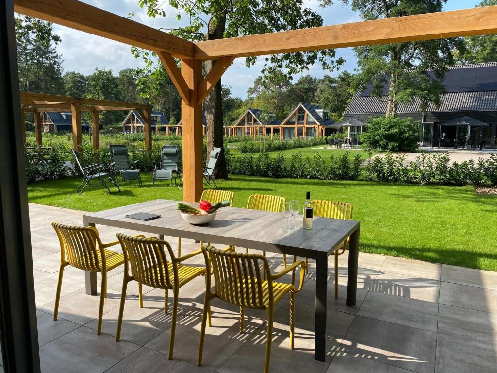 Modern holiday home in Lochem with private garden photo 3