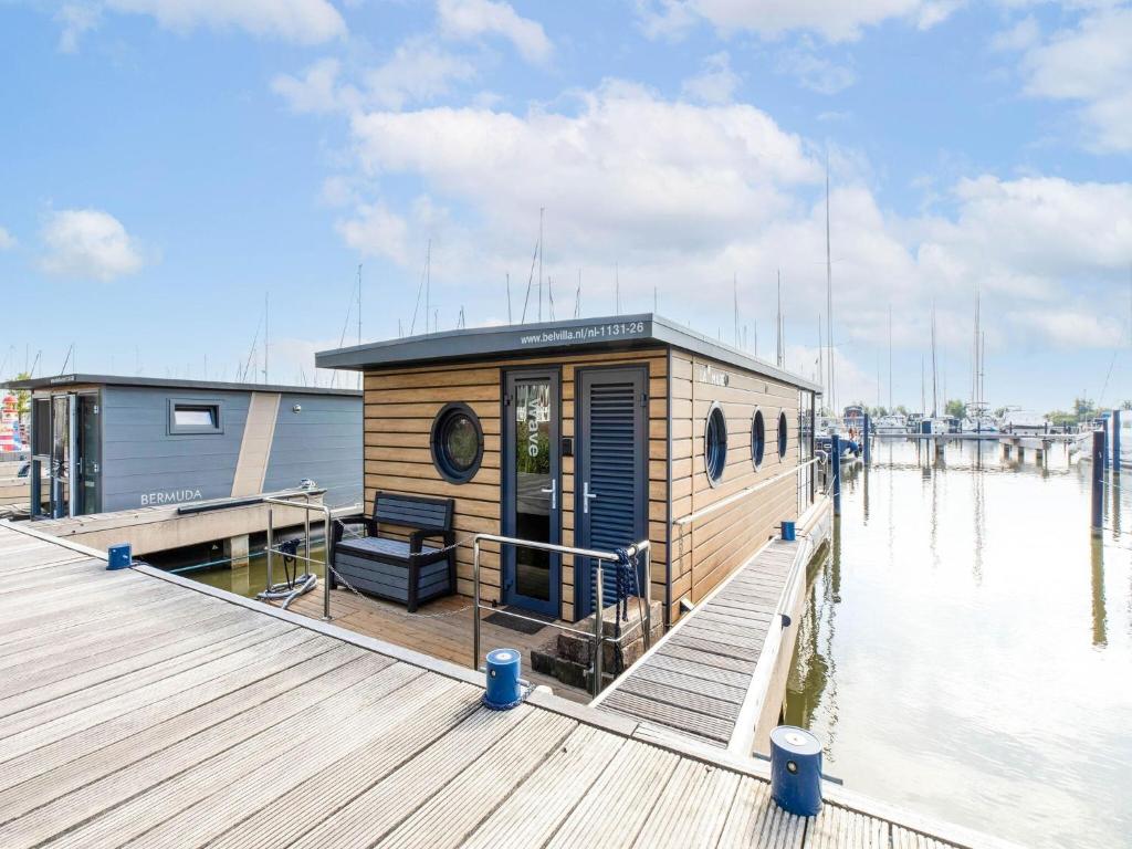 Comfortable houseboat in Marina Volendam