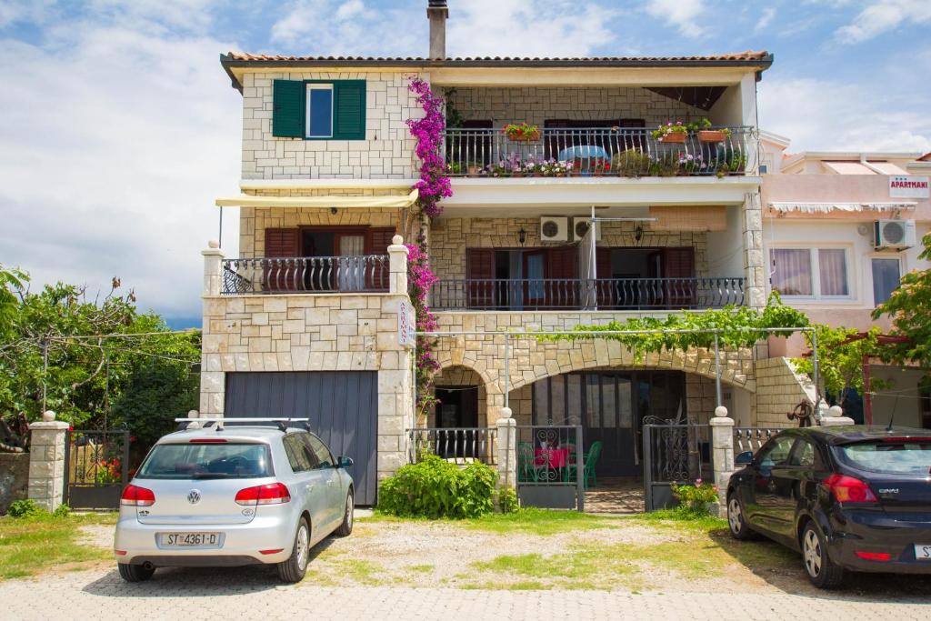 Apartments by the sea Sucuraj, Hvar - 566 photo 1