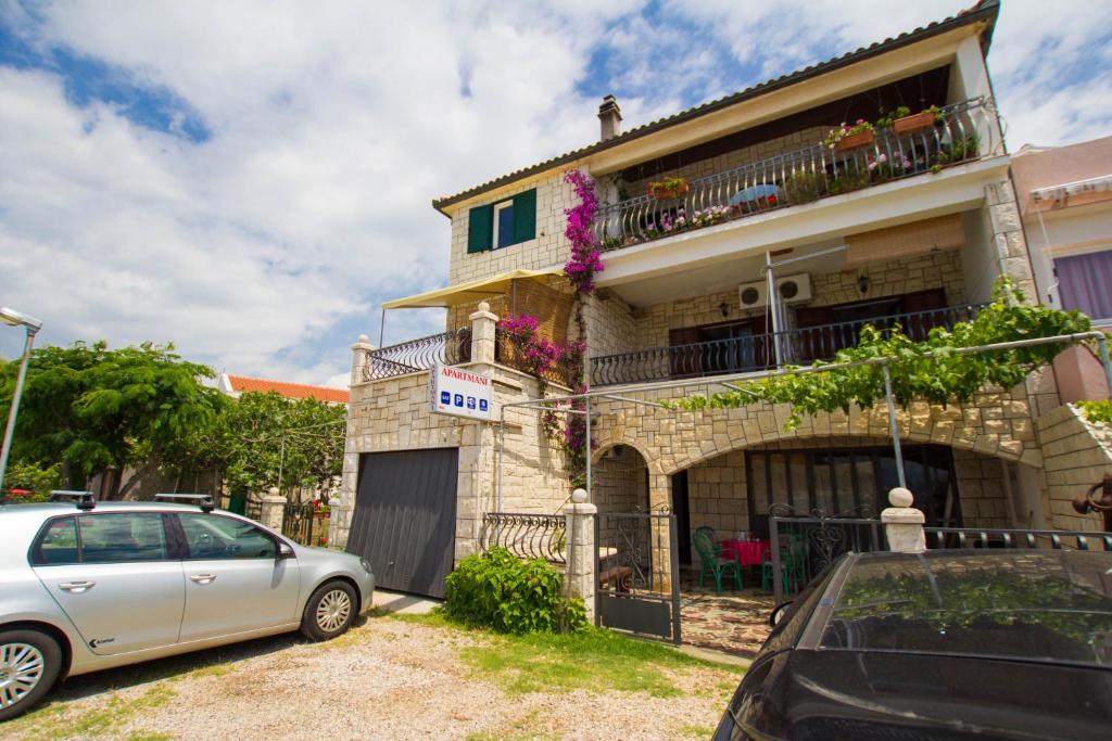 Apartments by the sea Sucuraj, Hvar - 566 photo 2