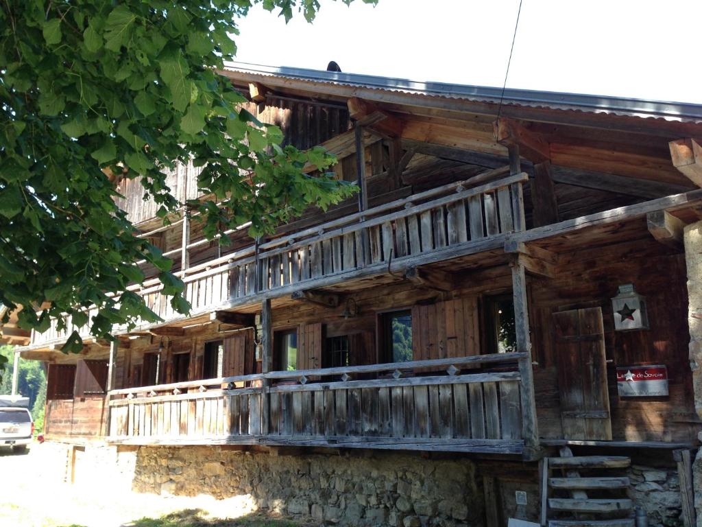 Warm and Stylish Boutique Lodge L'Etoile de Savoie photo 2