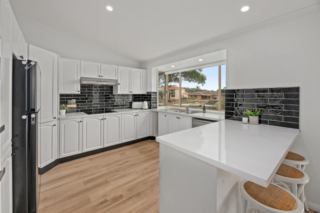 Pelican Waters photo 3
