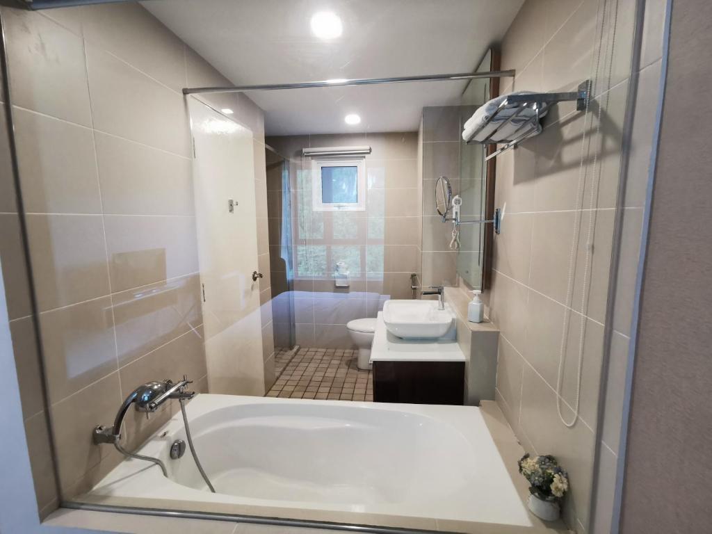 Ipoh Haven Central Lakeview Suite 3rooms 3-8pax photo 2