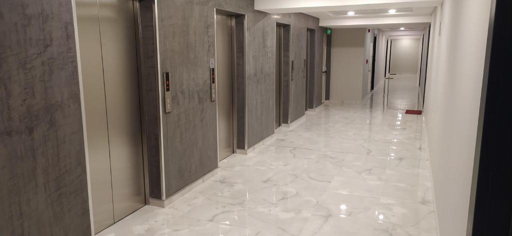 18th Floor Secure Luxury Condo With Pool & Fitness Included In Price photo 3