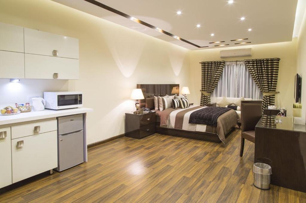 Royaute Luxury Suites and Hotel Gulberg Lahore photo 2