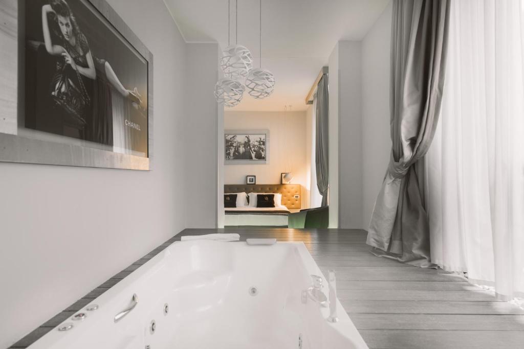 Montenapoleone Suites photo 3