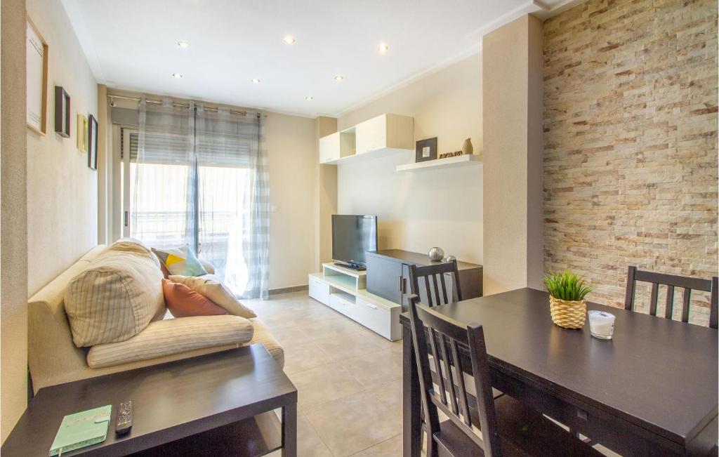 Amazing Apartment In Elche With 3 Bedrooms photo 2