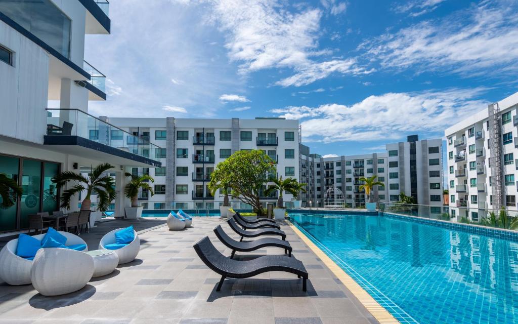 Rare XXXL Swimming Pools Resort - Free Fast WIFI - Top Floor Pool View Balcony photo 4