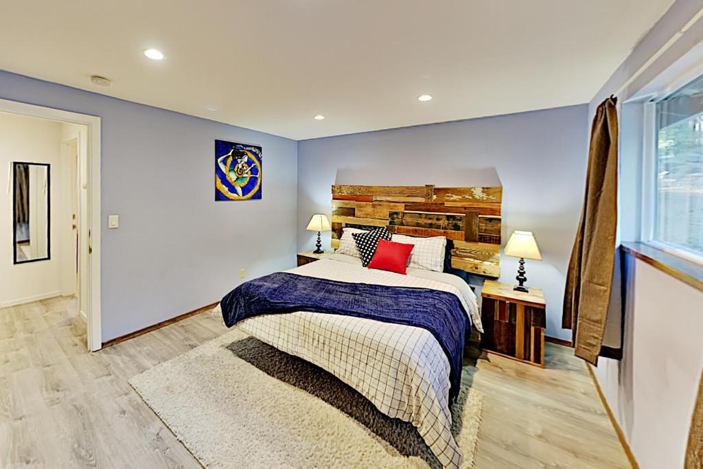 Charming Lake Tahoe Cabin photo 3