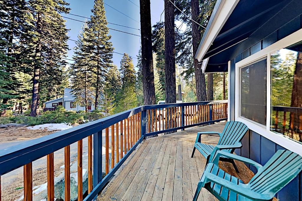 Charming Lake Tahoe Cabin photo 4