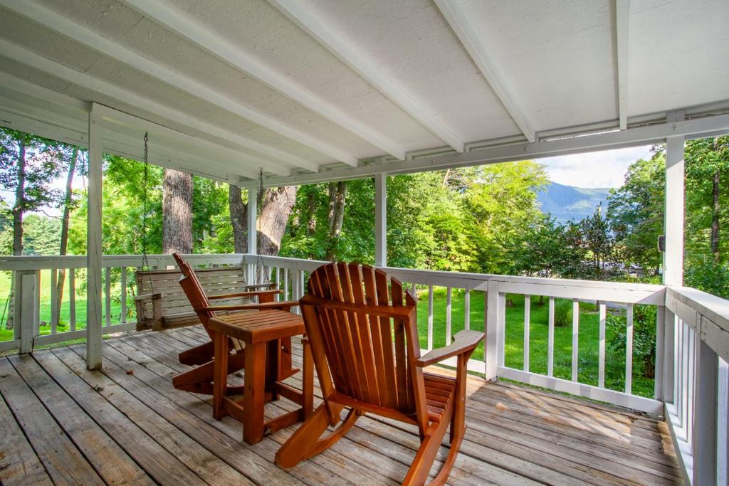 Hopp On Inn Secluded 3BR Home image