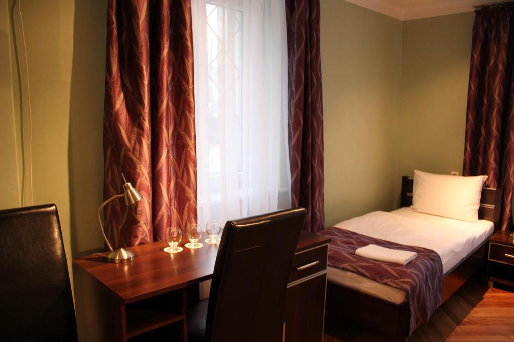 Трехместный (Трехместный номер с основными удобствами), Hostel Biały Dom