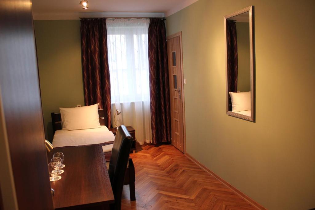 Трехместный (Трехместный номер с основными удобствами), Hostel Biały Dom