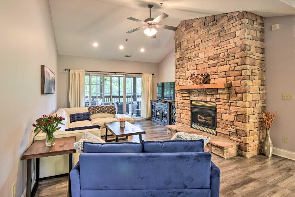 Sunny Clayton Condo on Kingwood Golf Course! photo 2