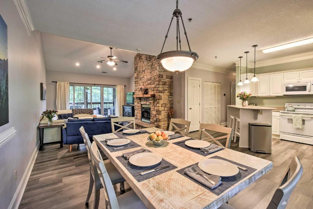 Sunny Clayton Condo on Kingwood Golf Course! photo 1