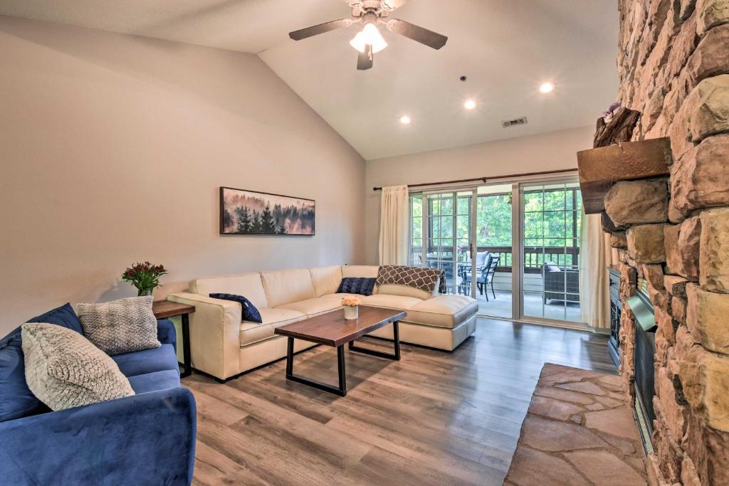 Sunny Clayton Condo on Kingwood Golf Course! photo 4