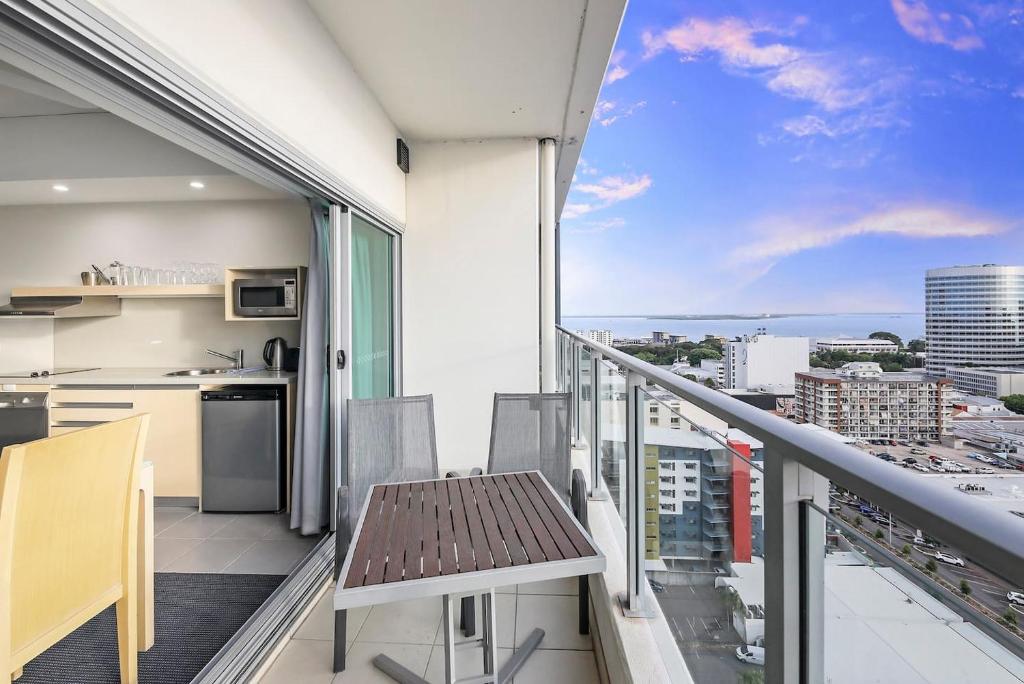 '18th in the Clouds' CBD Resort Living with Pool photo 1