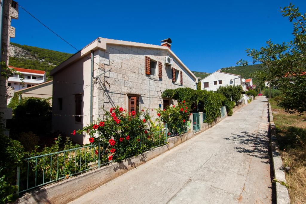 Apartments by the sea Komiza, Vis - 2450 photo 2