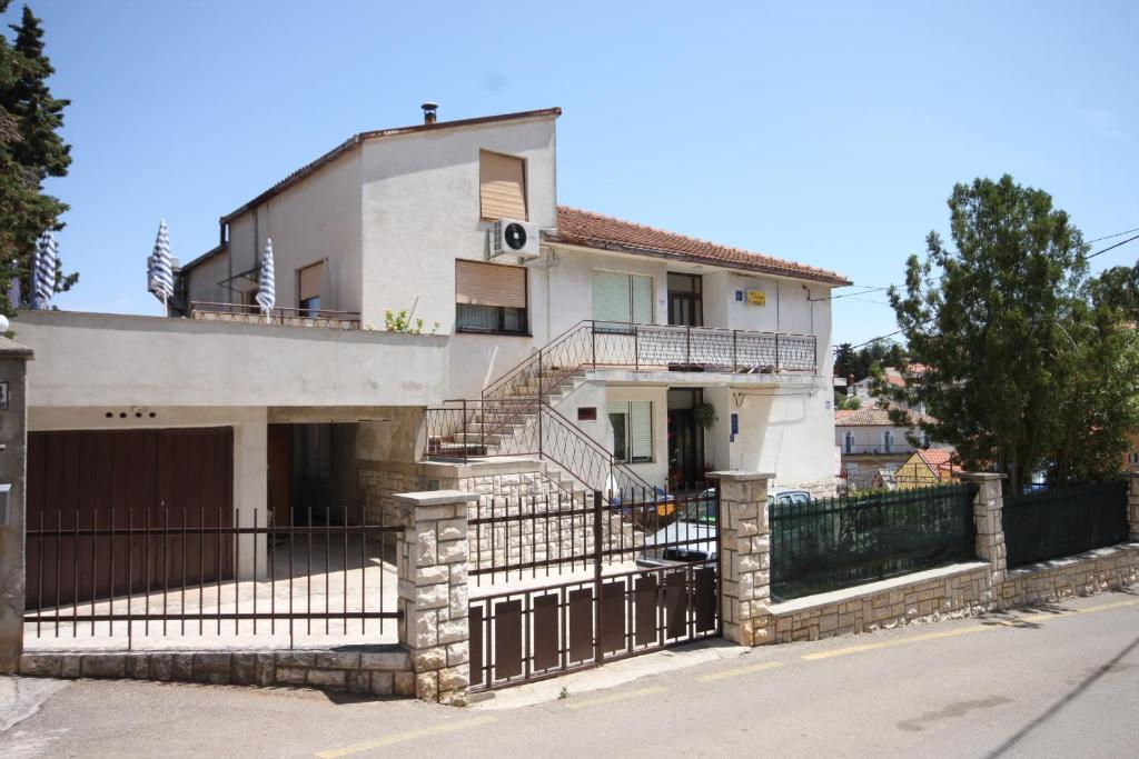 Apartments and rooms with parking space Mali Losinj (Losinj) - 2486 photo 2