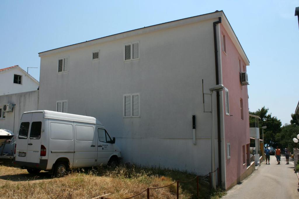 Apartments by the sea Promajna, Makarska - 2673 photo 1