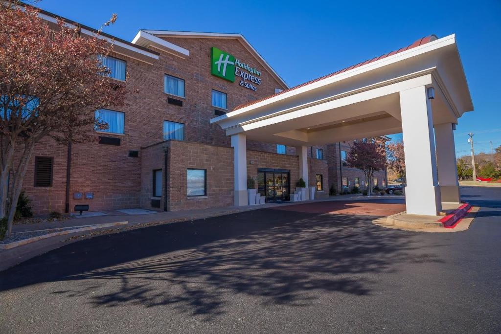 Holiday Inn Express Hotel & Suites Edmond, an IHG Hotel photo 1