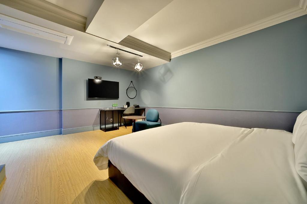 Seomyeon Hound Hotel 1st Street - Tap to explore photos