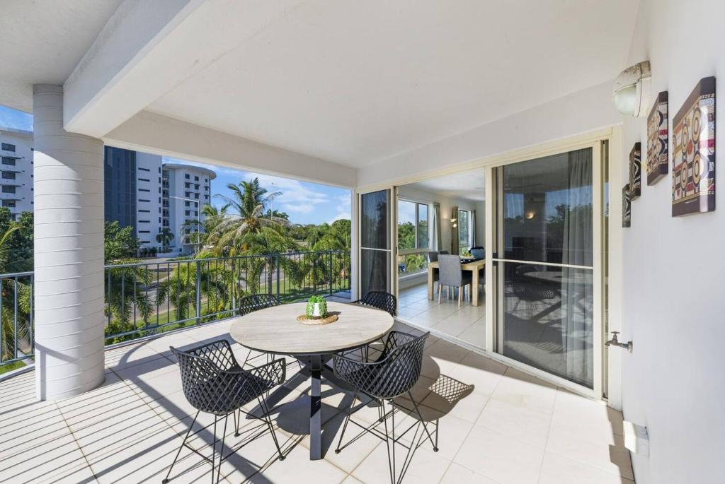 Lifestyle Rich Waterfront Residence with Bay Views photo 1