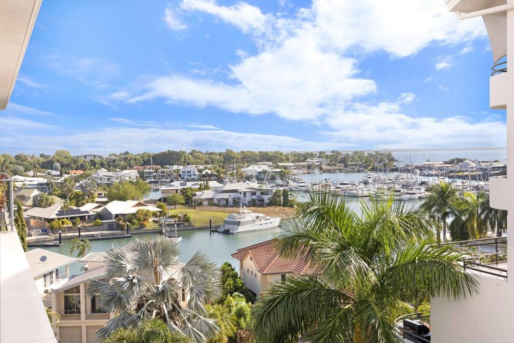 Lifestyle Rich Waterfront Residence with Bay Views photo 4
