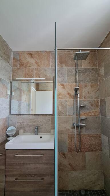Brisant 70 : beau T2 de 60M2 avec jardin & parking photo 4