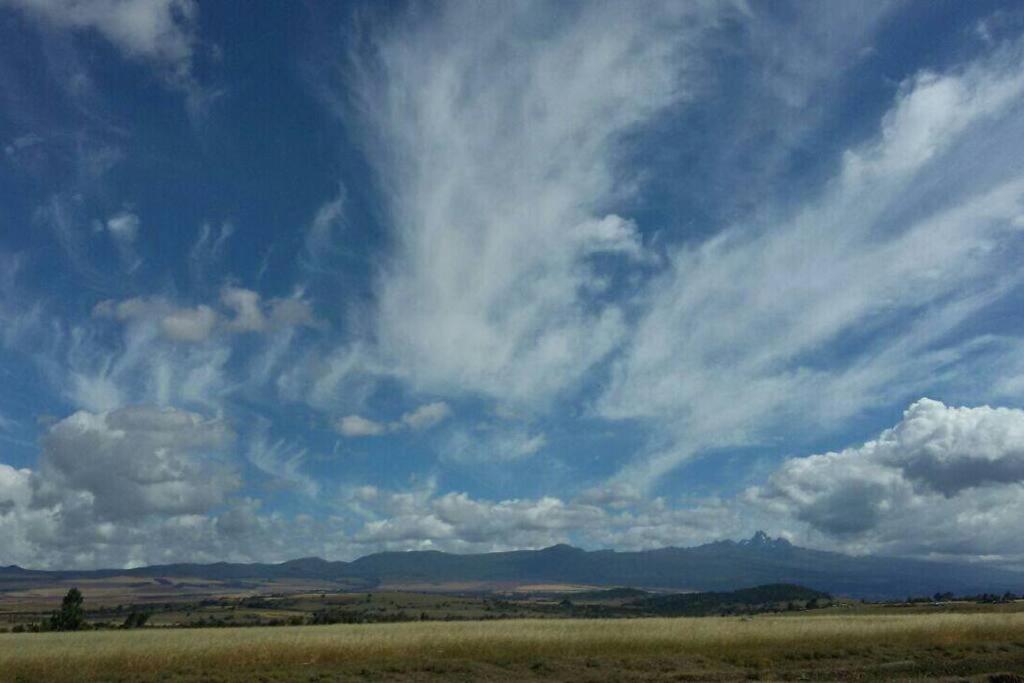 Chui Cottage with tennis facing Mt Kenya & near Ngare Ndare photo 3