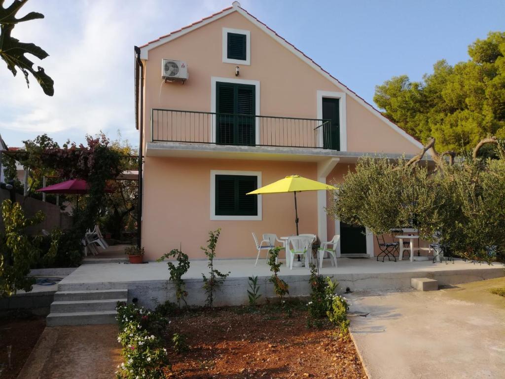 Apartments by the sea Mirca, Brac - 2854 photo 1