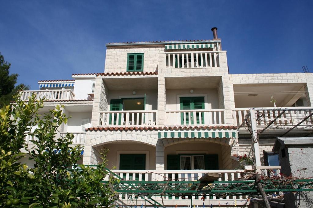 Apartments and rooms with parking space Bol, Brac - 2873 photo 1