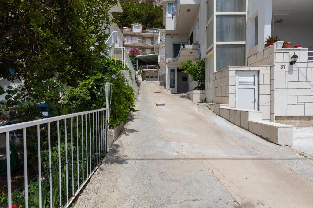 Apartments by the sea Duce, Omis - 2992 photo 2