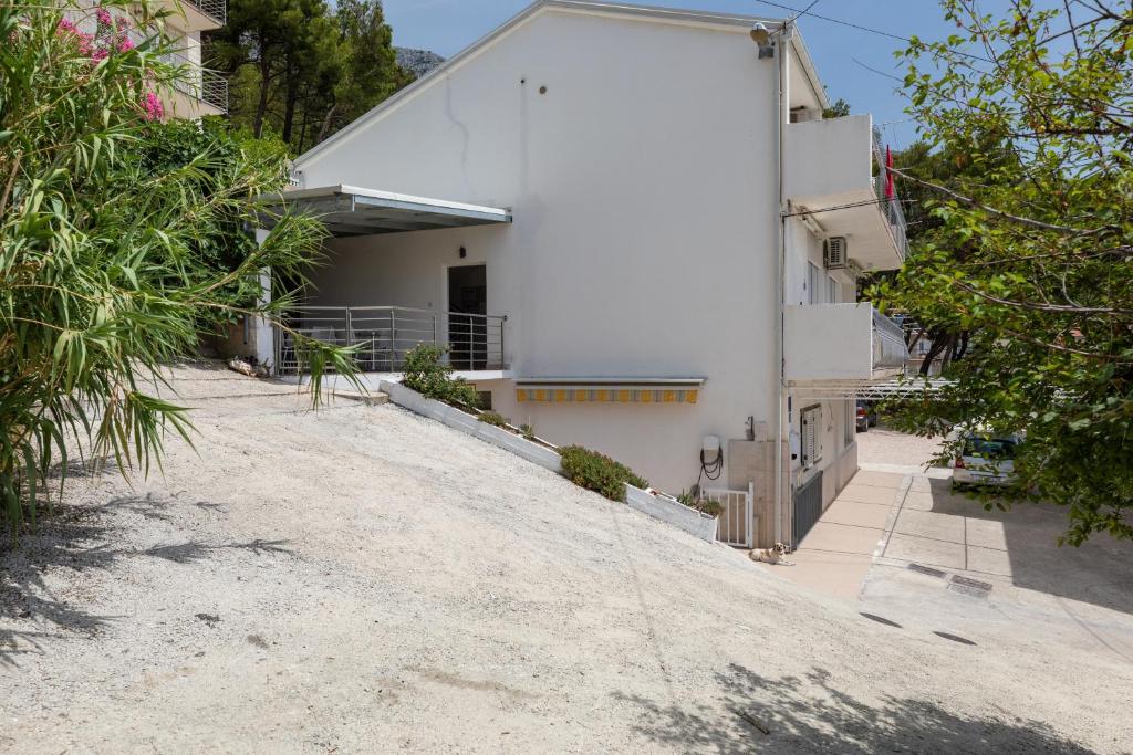 Apartments by the sea Duce, Omis - 2992 photo 1