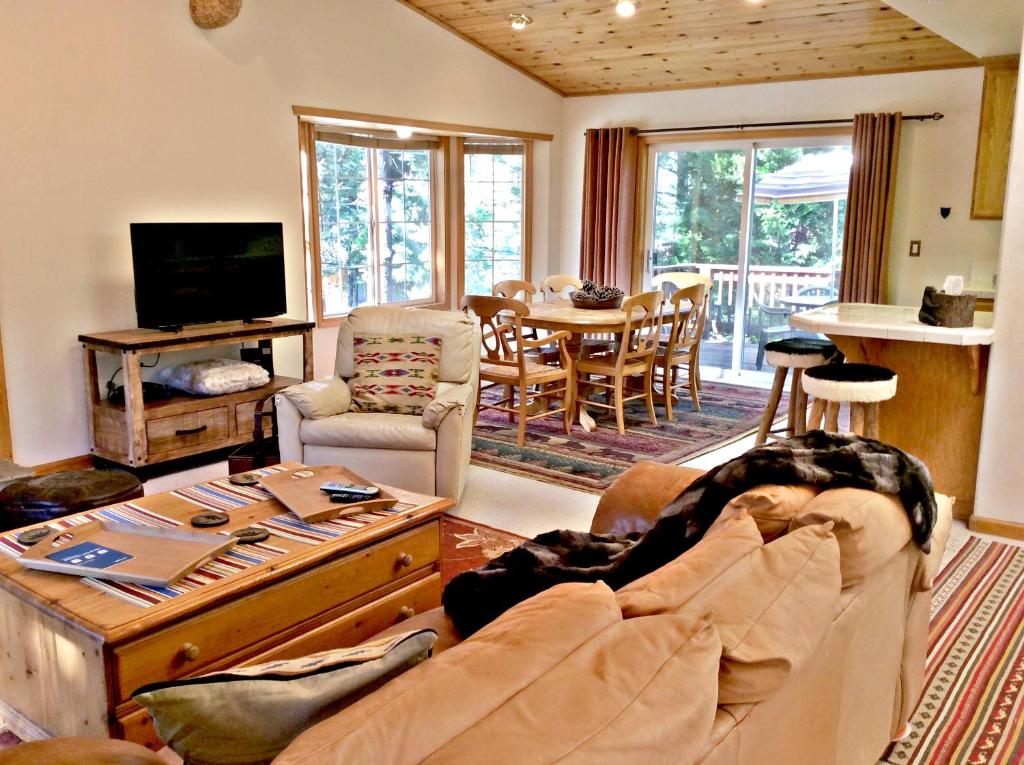 Kingswood Estate Cabin Retreat photo 3