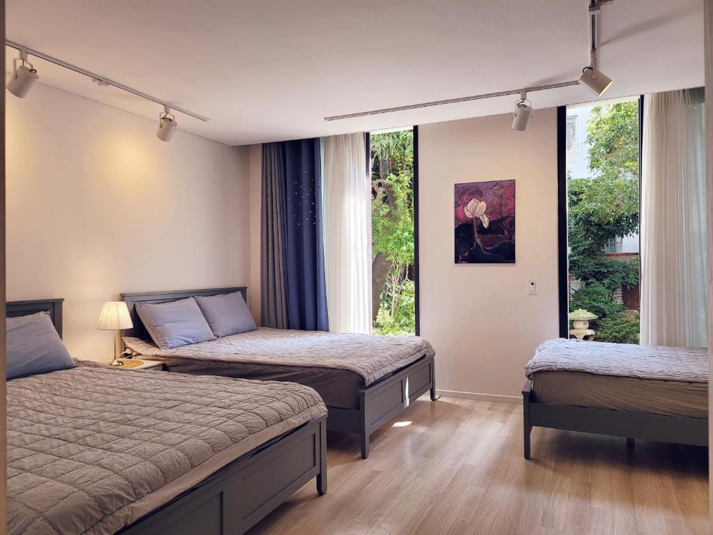 Gallery Family Hotel photo 2