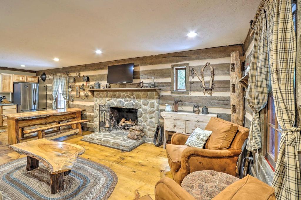 Cozy Creekside Mountain Escape with Hot Tub! photo 3