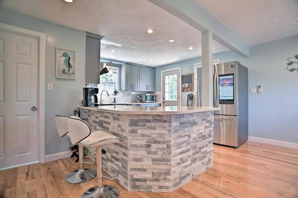 Cozy Plymouth Home - Walk to Bartlett Pond! photo 2