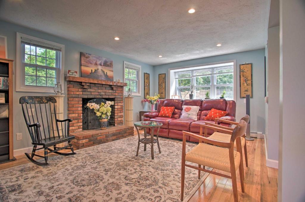 Cozy Plymouth Home - Walk to Bartlett Pond! photo 3